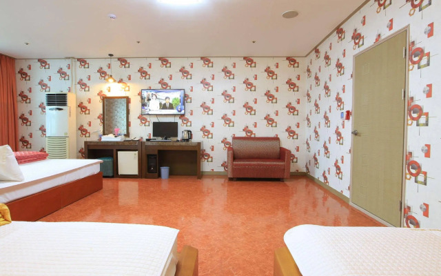 Marina Motel