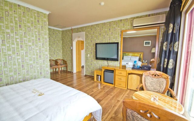Sun House Hotel