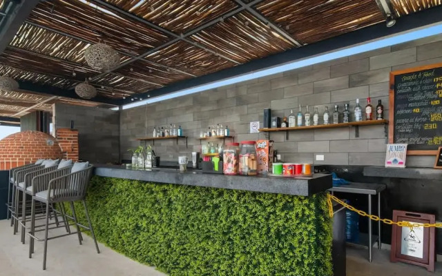 Luminous 1 Br Steps Away From the Beach