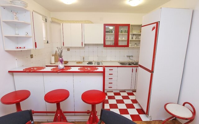 Apartment 864