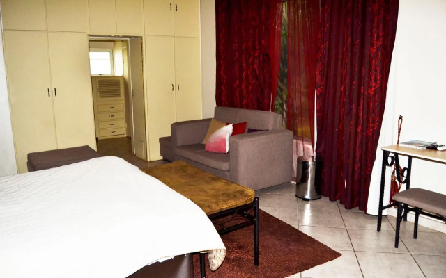 Ya Rena Guesthouse