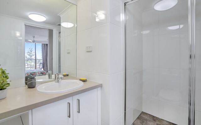 Terrific Location, Large 2BR, 2 Bath Apt