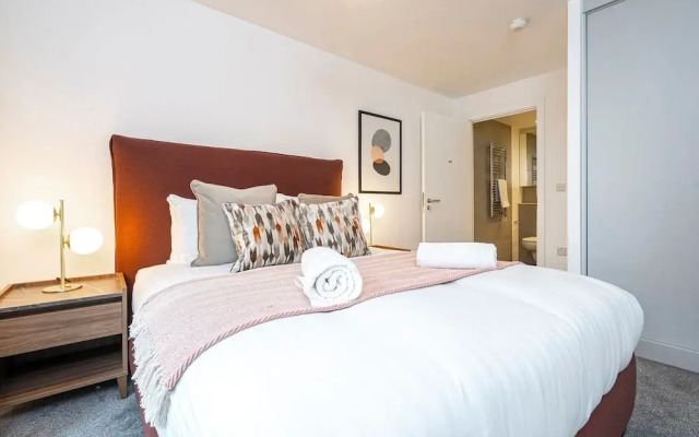 Waterside Flat in Central Leeds