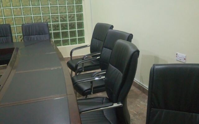 Wintess Garden Hotel And Suites