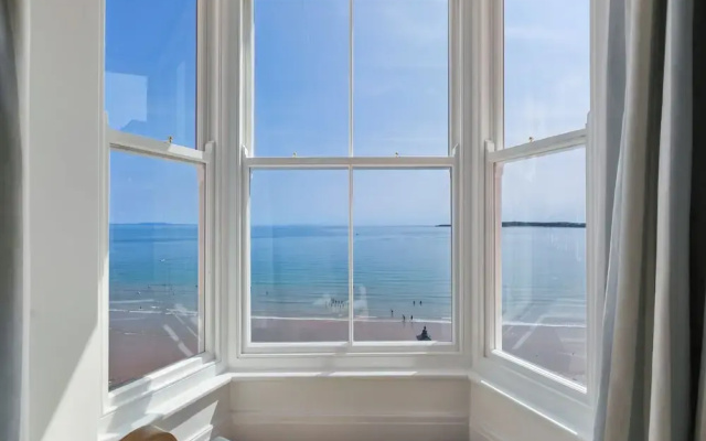 5 Paragon Court - Sea Front Apartment