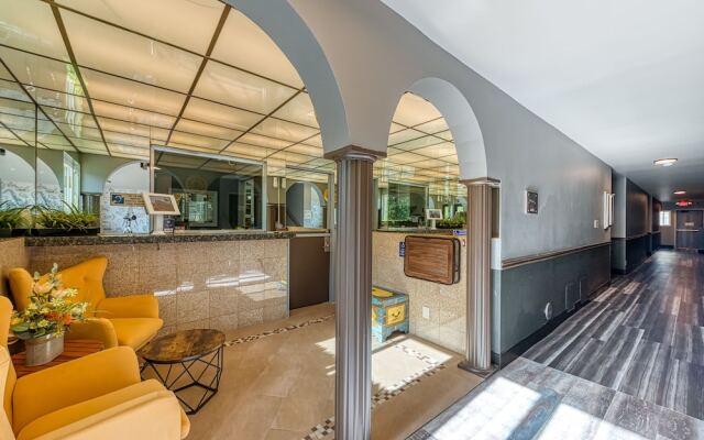 La Mirage Inn - Hollywood