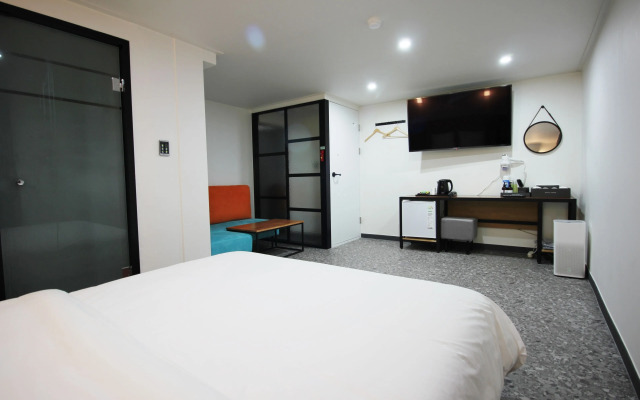 Bronze Hotel