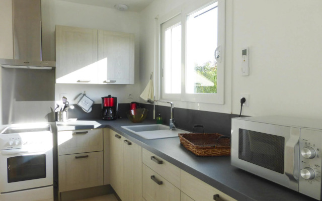 Nice Holiday Home With Private Terrace, Arpaillargues-et-aureillac
