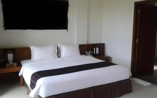 L Bajo Hotel