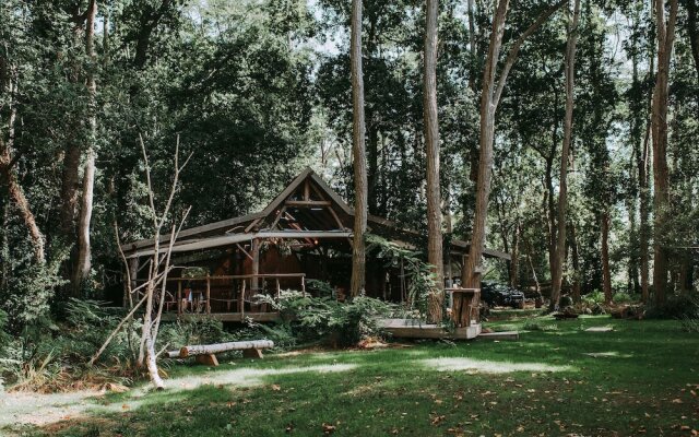 Coco Barn Wood Lodge