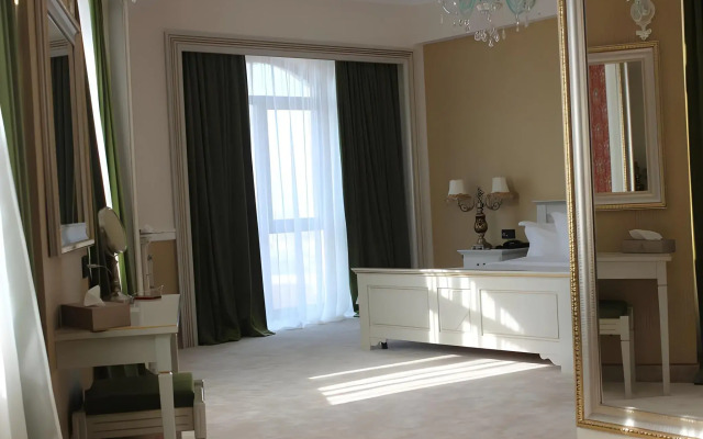 Phoenicia Grand Hotel