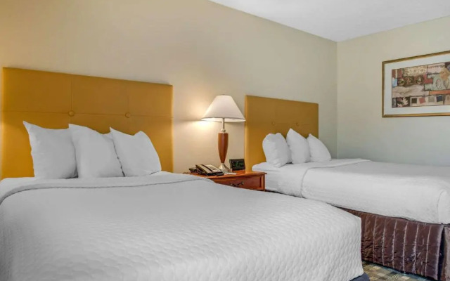 Crowne Plaza Cincinnati-Blue Ash Hotel