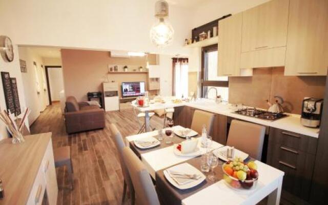 Eur Bright Spacious terraced Apartment