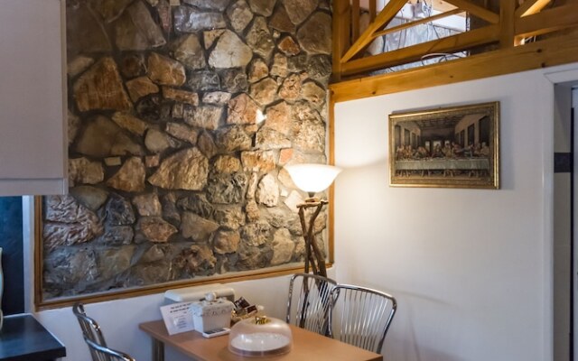 Home Love, stone house by the pool near the sea