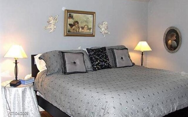 Agincourt Manor B&B Suites