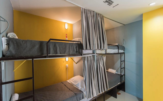 Backpacker Street Airport Place