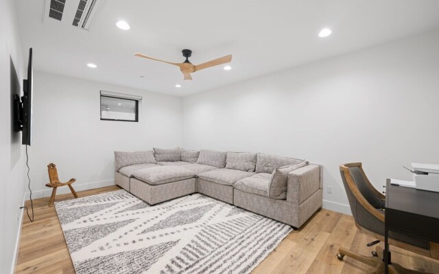 Enc831 4 Bedroom Home by Redawning