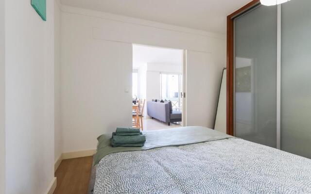 Lisbon Flower 360º - Your Lovely Flat with Pool and Parking