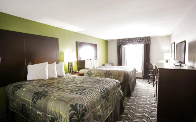 Rodeway Inn & Suites Downtown North