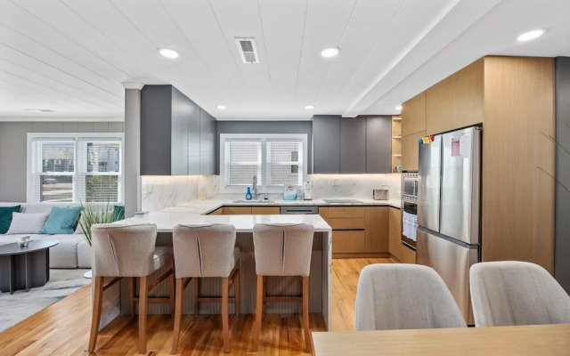 Elvi s Beachside Trio