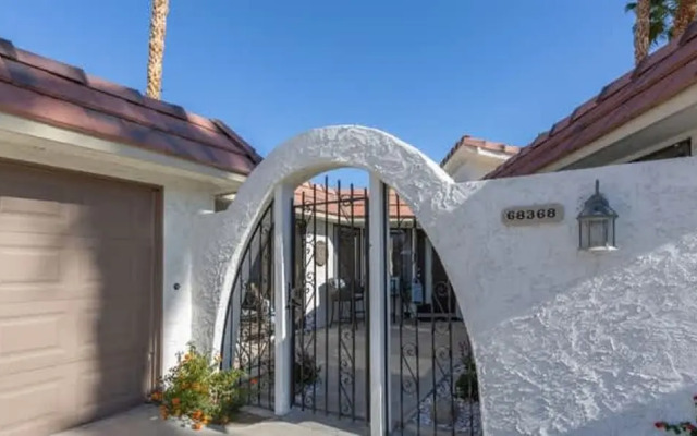 Stylish Condo With Golf Course Views