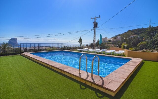 Villa - 4 Bedrooms with Pool, WiFi and Sea views - 104975