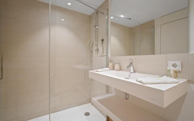 Levi in Fuengirola with 2 bedrooms and 2 bathrooms