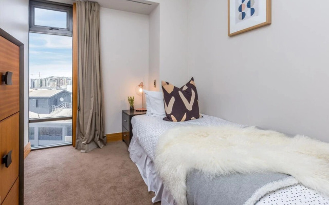 Central 2 Bedroom with Free Parking