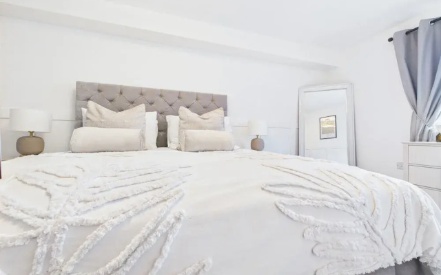 Modern Chaffordhundred Apartment Long Stay Sleeps2