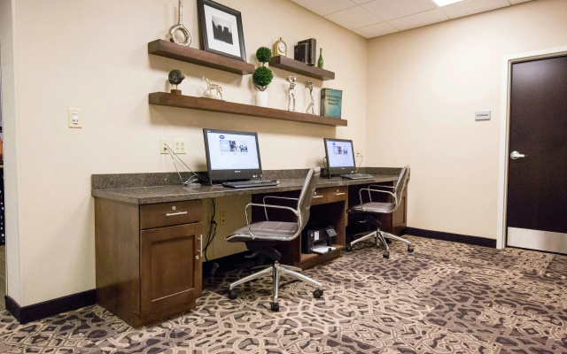 Hampton Inn & Suites Pittsburgh/Harmarville