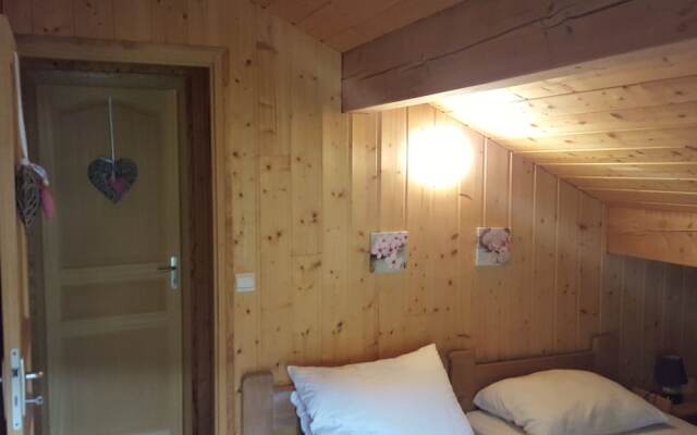 8-10 Pers. Chalet Just 700 Meters Outside Les Gets