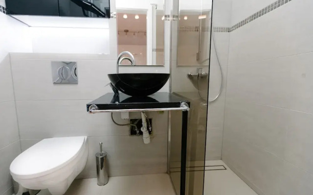 Warsaw Concierge Square Grzybowski