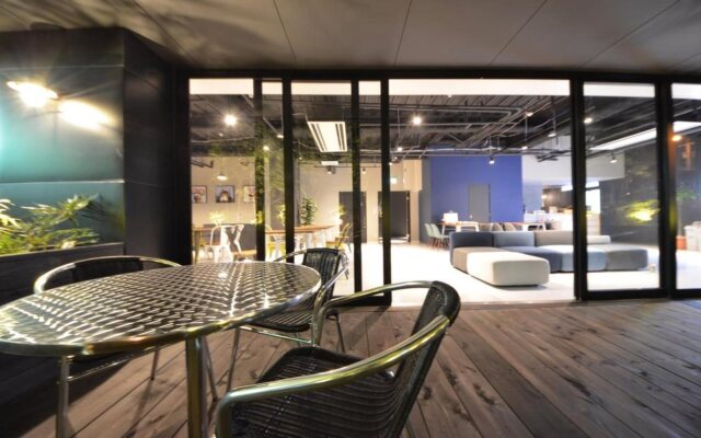 Very Hostel Namba