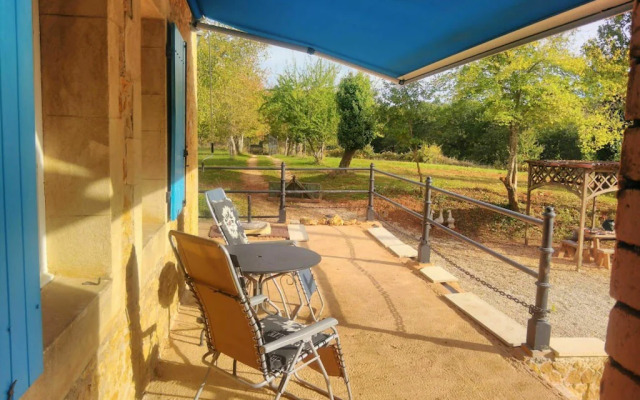 Authentic Holiday Home in Puy-l'evêque With Swimming Pool