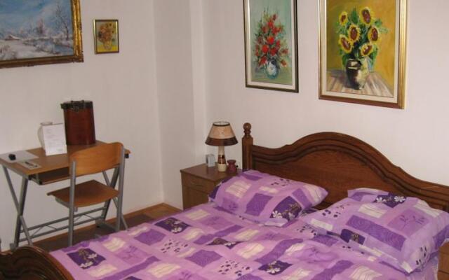 Crni Biser Apartments and Rooms
