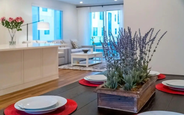 Master Bedroom With King Bed Central Location