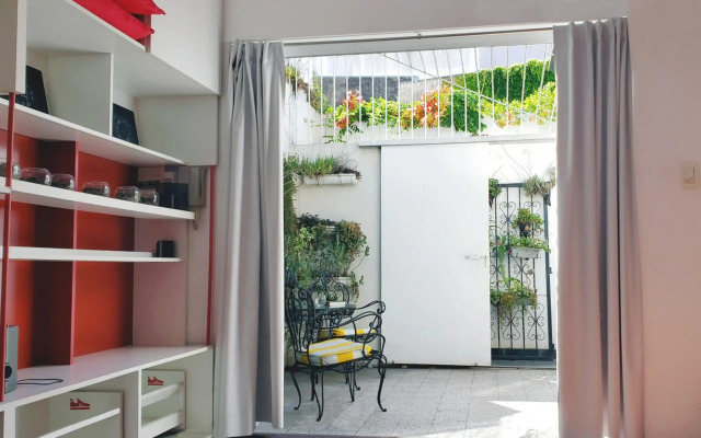 Casa con dos habitaciones y dos patios