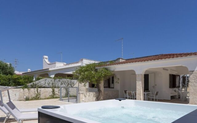 Seaside House With Jacuzzi by Wonderful Italy