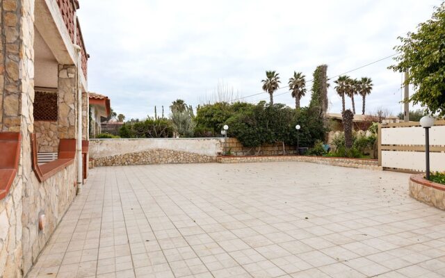 Decent Holiday Home in San Lorenzo with Garden