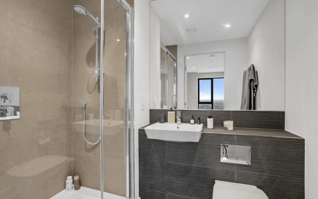 Stunning Two-bedroom Apartment With a Balcony