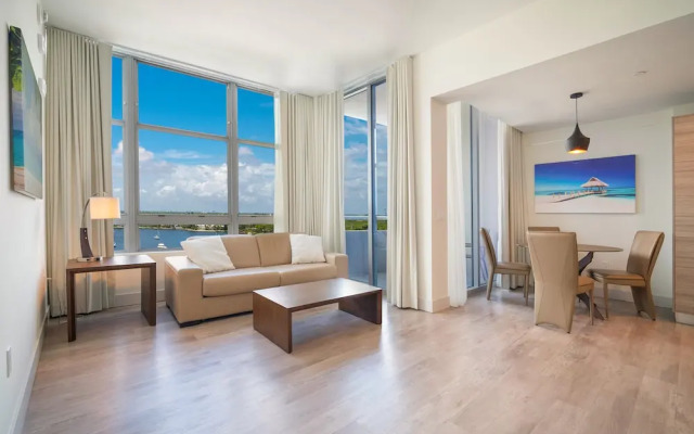 CH Deluxe Apartments  by MDR