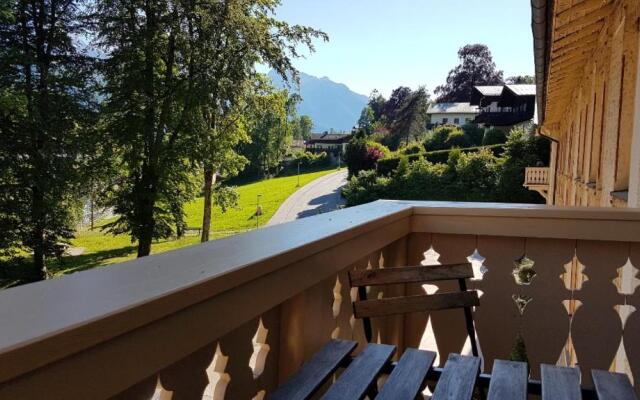 Königliche Villa Appartement mit Balkon