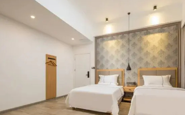Shengjia Theme Hotel (Guangzhou Dashi Metro Station)