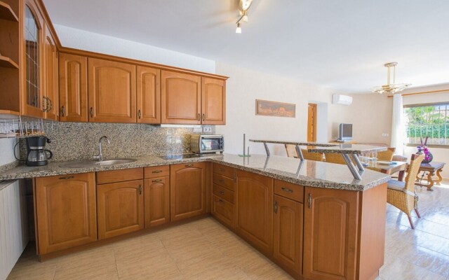 Villa - 6 Bedrooms with Pool and WiFi - 105023