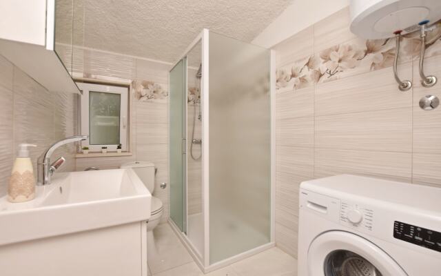 Apartments Mladen