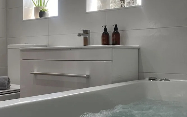 The Dooley, 3-beds, Sleeps 6, Pet Friendly
