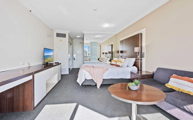 Ocean View Surfers Paradise Studio Suite