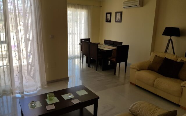 Modern 2 Bedroom Holiday Home