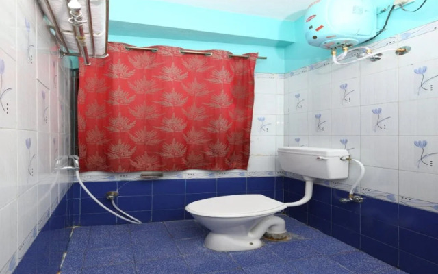 Lloyds Nest by OYO Rooms