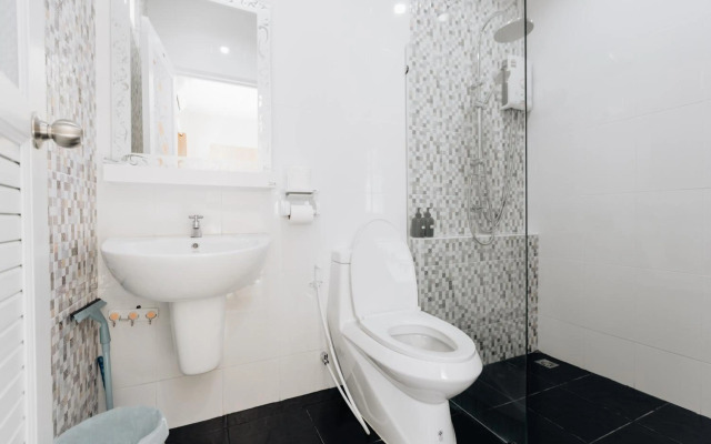 Glass House, Mountain View, Near Airport-City